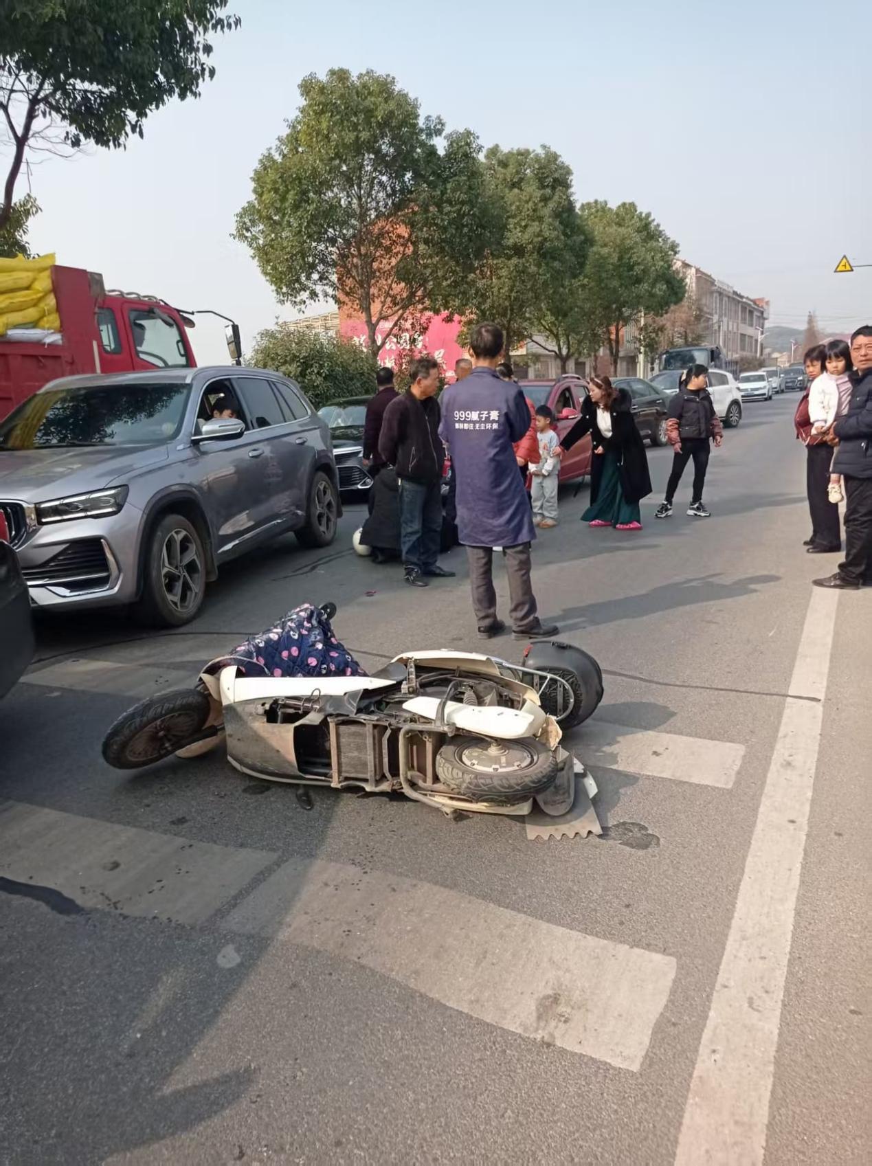 0307老人出车祸腰椎骨折卧床不起,听法12天下地活动了2.jpeg
